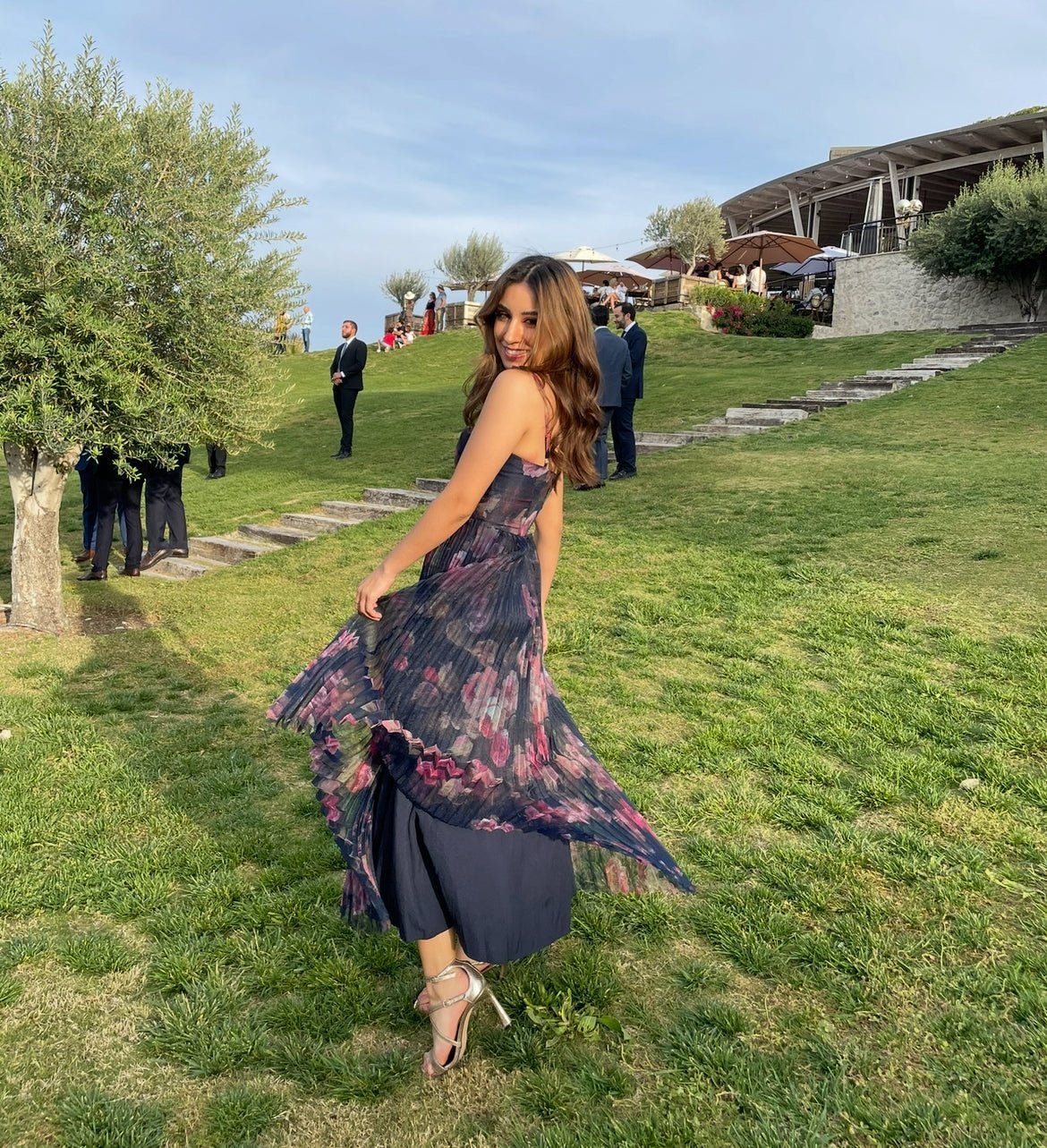 Blue Floral Pleated Bustier Midi Dress - CATALINA - Lend the Trend renta de vestidos mexico