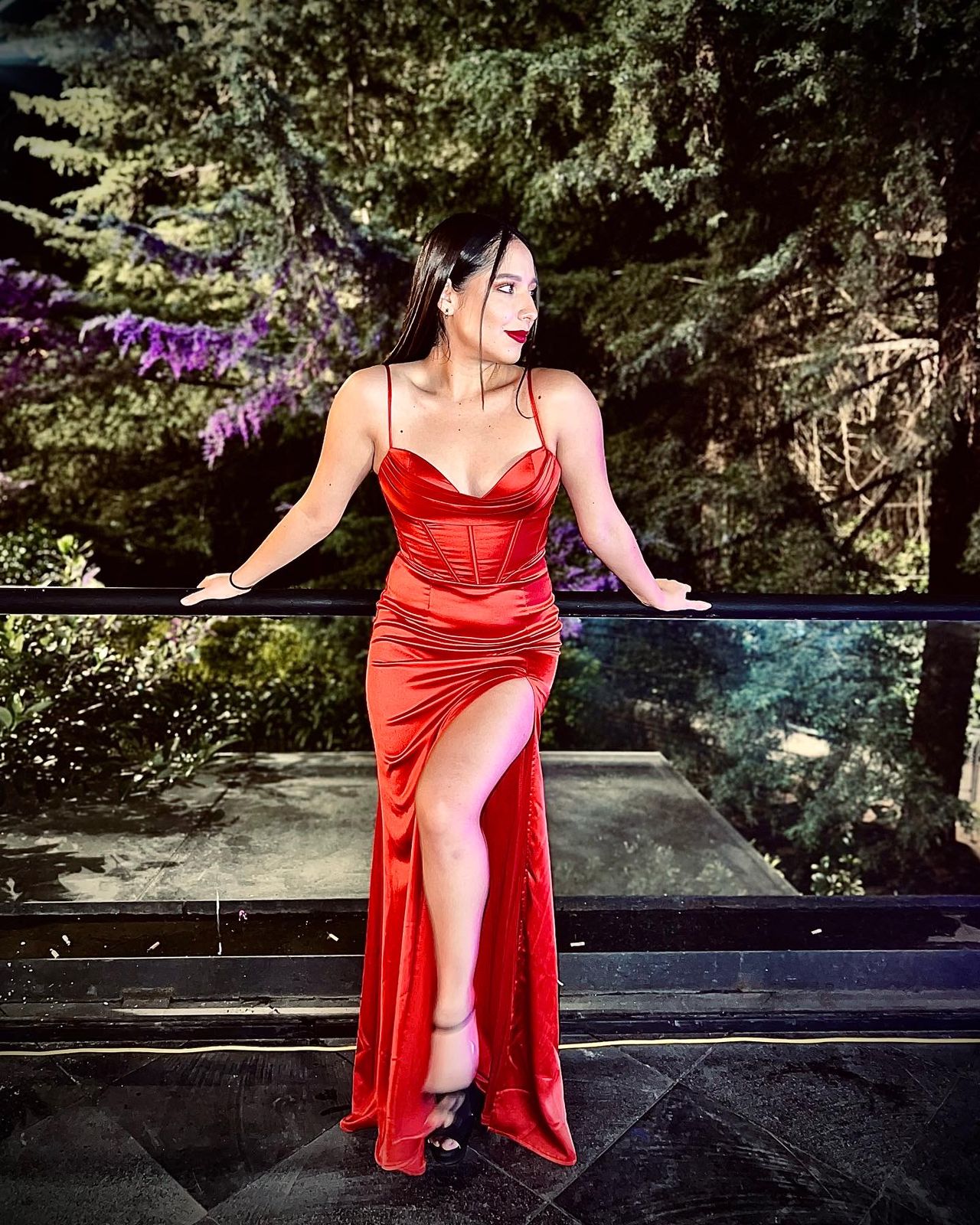 Evelyn - rojo venta - Lend the Trend renta de vestidos mexico