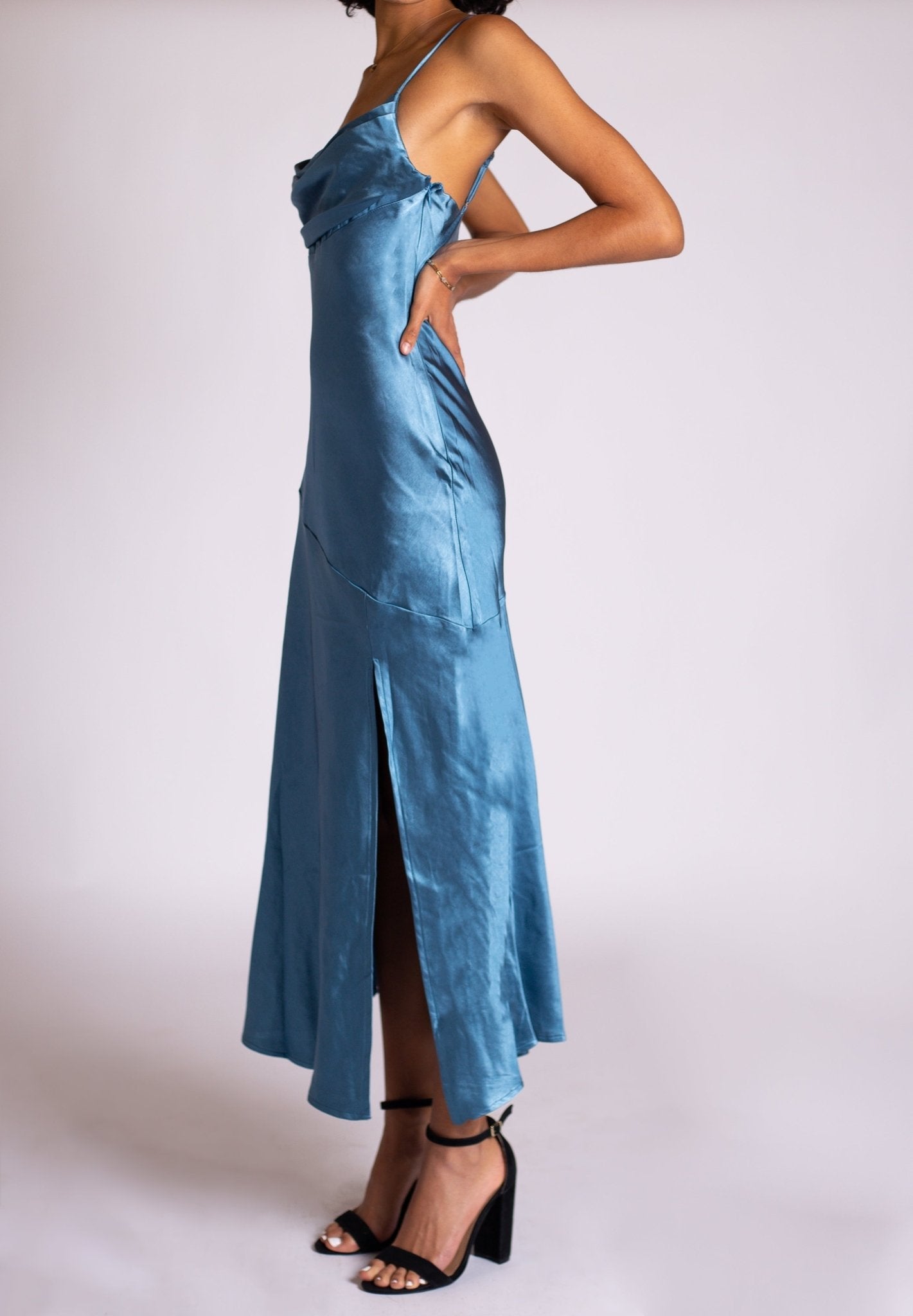 Tabata - venta azul oscuro - Lend the Trend renta de vestidos mexico