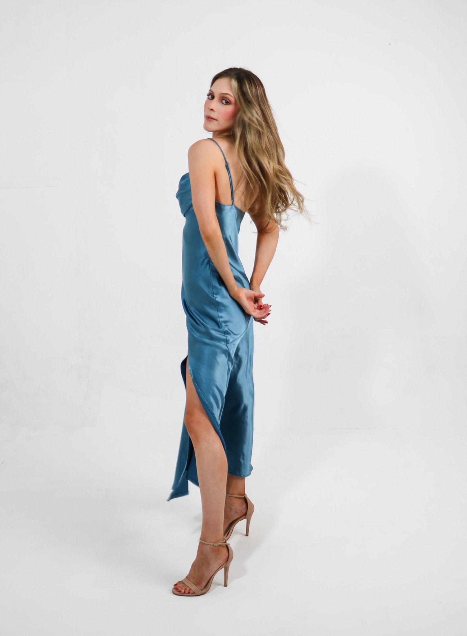 Tabata - venta azul oscuro - Lend the Trend renta de vestidos mexico