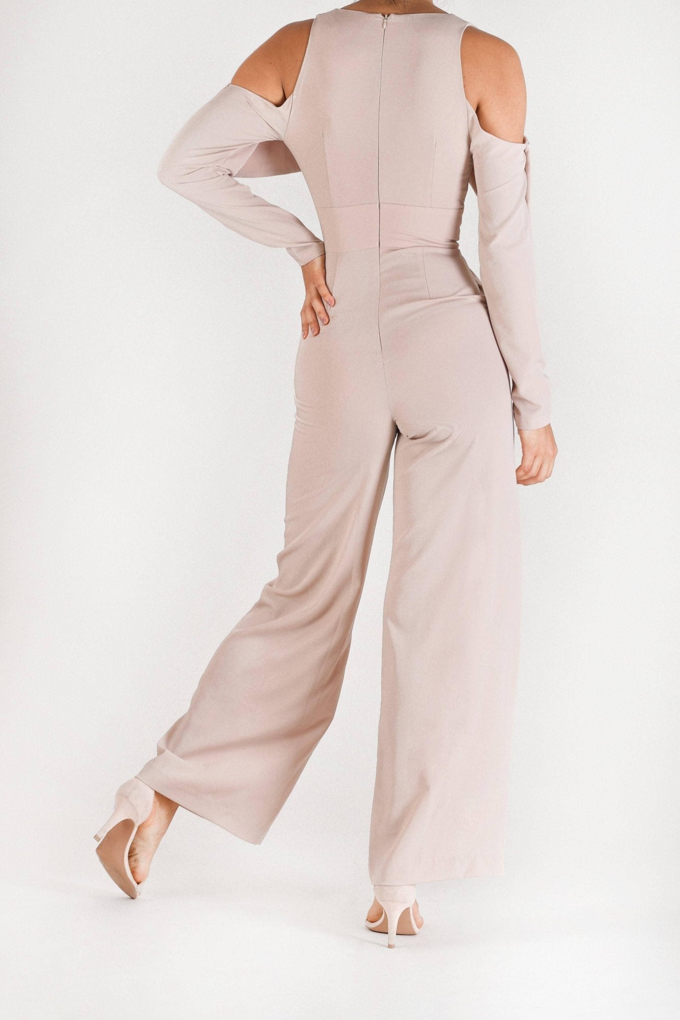 Lorena - jumpsuit beige - Lend the Trend renta de vestidos mexico