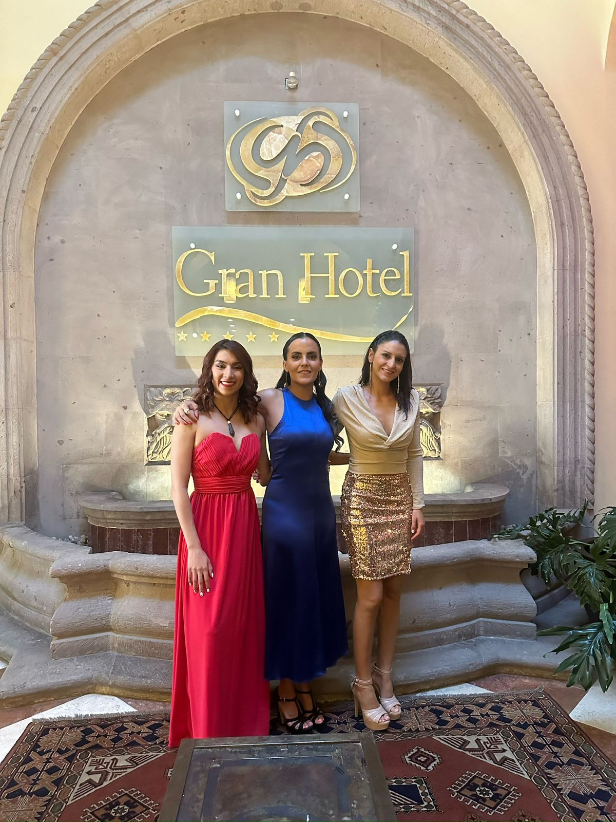 Renata - vestido azul metálico - Lend the Trend renta de vestidos mexico